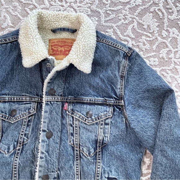 Levi’s Men’s Insulated Sherpa Trucker Jacket - Picture 4 of 16